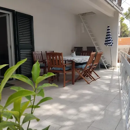Seaside Toma Apartman *